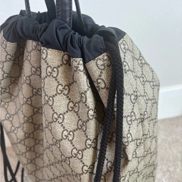 Authentic Gucci Beige Tiger Print Backpack with Black Accents - Picture 7 of 9